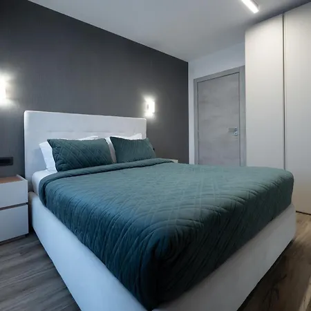 Novos Luxury Отель