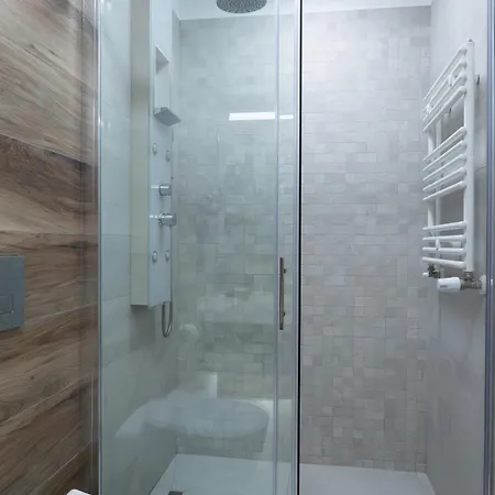 Novos Luxury Бухарест